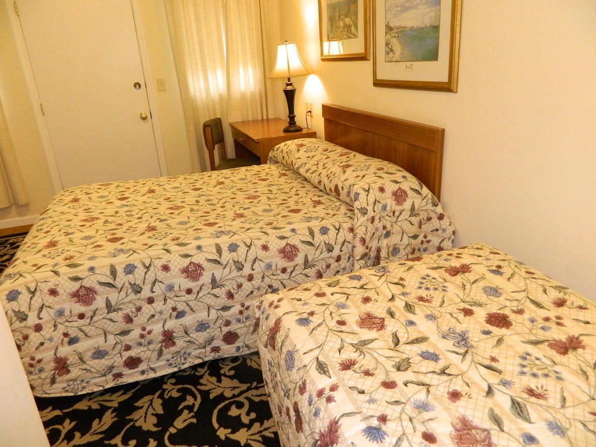 Twin Oaks Motel Manasquan Exterior photo