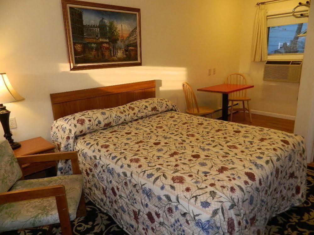 Twin Oaks Motel Manasquan Exterior photo